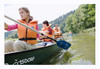 Jugendliche im Kanu